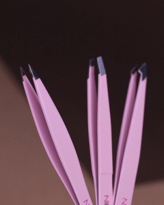 Пинцет Nikk Mole Скосый (Розовый)