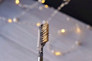 Кисть для бровей двойная с расчёской  D18 CC BROW | LUCAS' COSMETICS